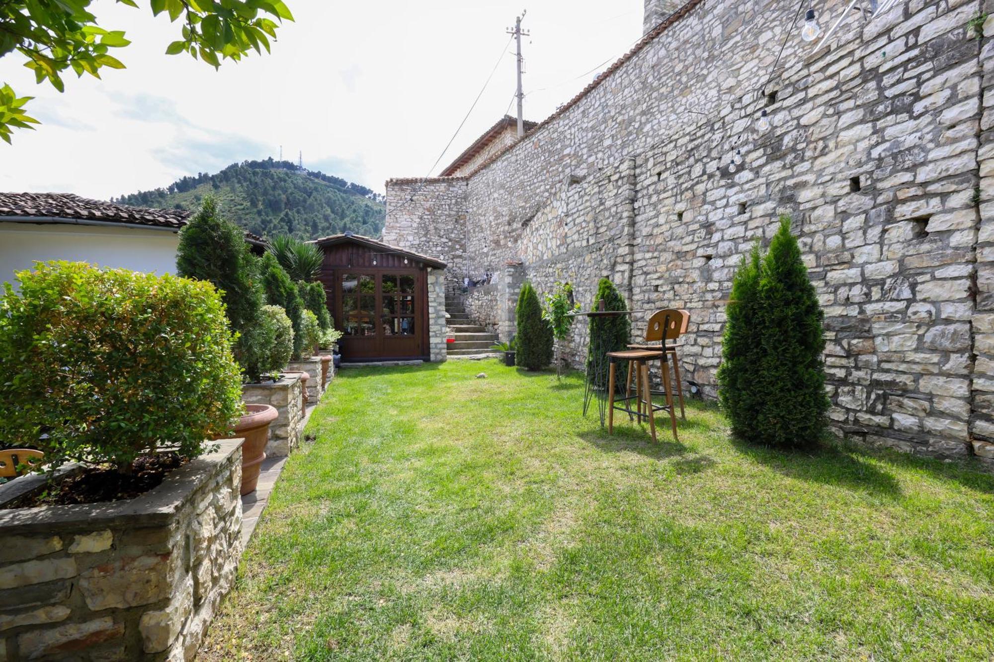 Villa Elmar Berat Exterior photo