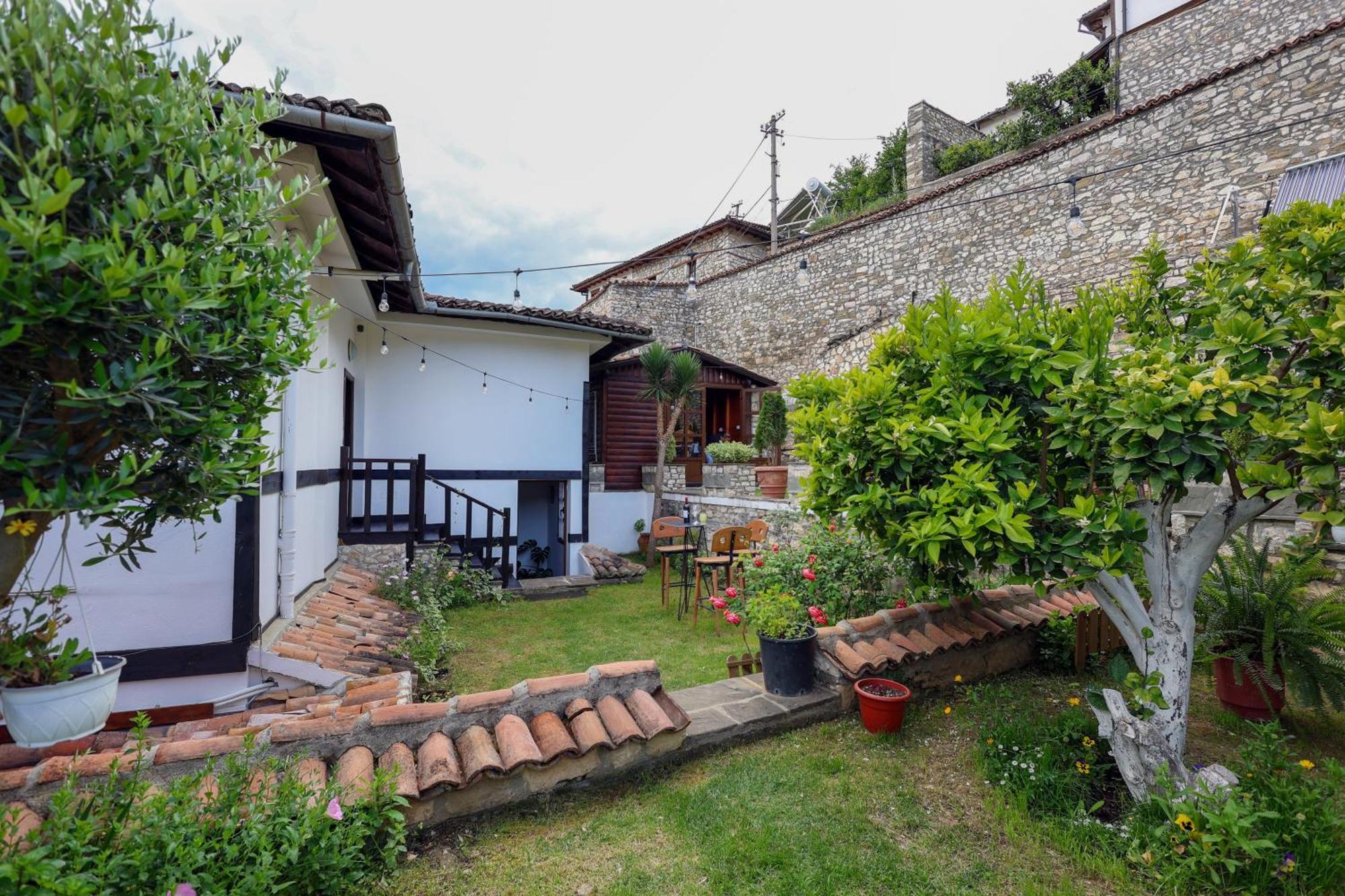 Villa Elmar Berat Exterior photo